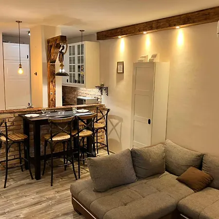 Center Entire Apartment *